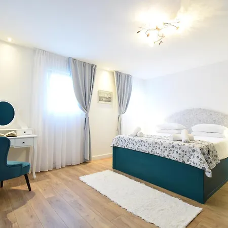 Unique Retreat - Harmony With Private Pool Apartment