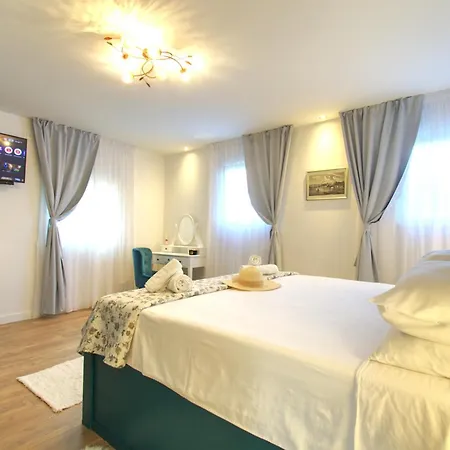 Unique Retreat - Harmony With Private Pool Apartment Neoric