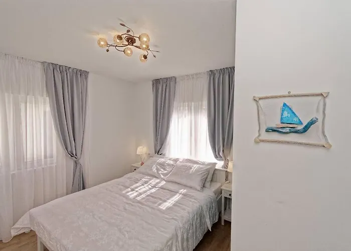 Apartment Unique Retreat - Harmony With Private Pool *