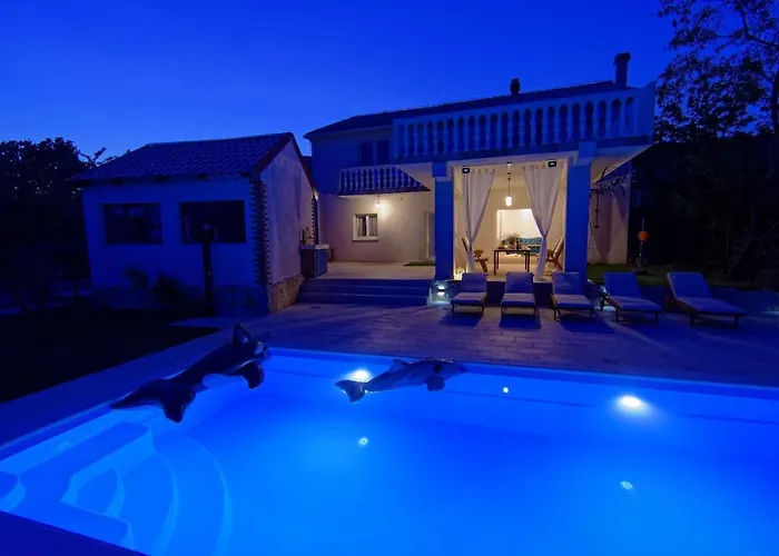 Apartment Unique Retreat - Harmony With Private Pool *