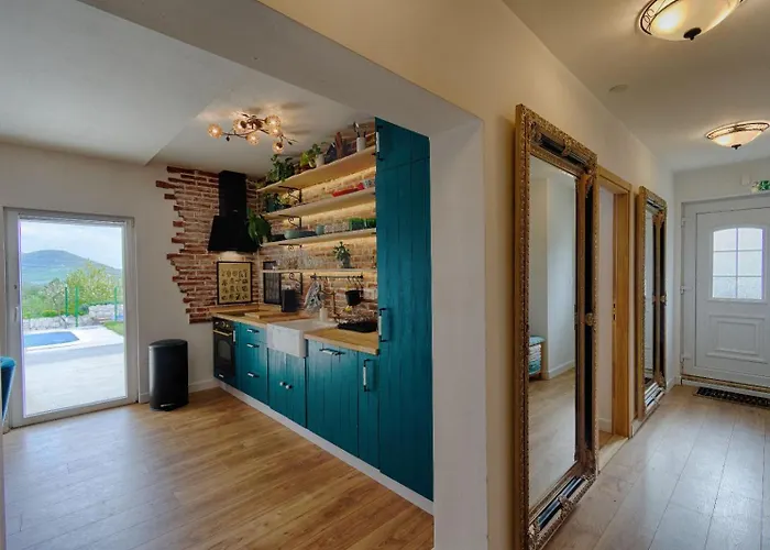 Unique Retreat - Harmony With Private Pool Apartment Neoric