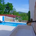 Unique Retreat - Harmony With Private Pool Neoric