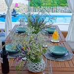 Апартаменты Unique Retreat - Harmony With Private Pool